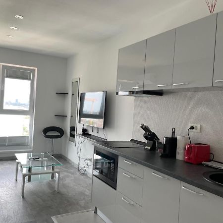 Cozy 2-Room Penthouse Lakeview W14 Bucarest Esterno foto