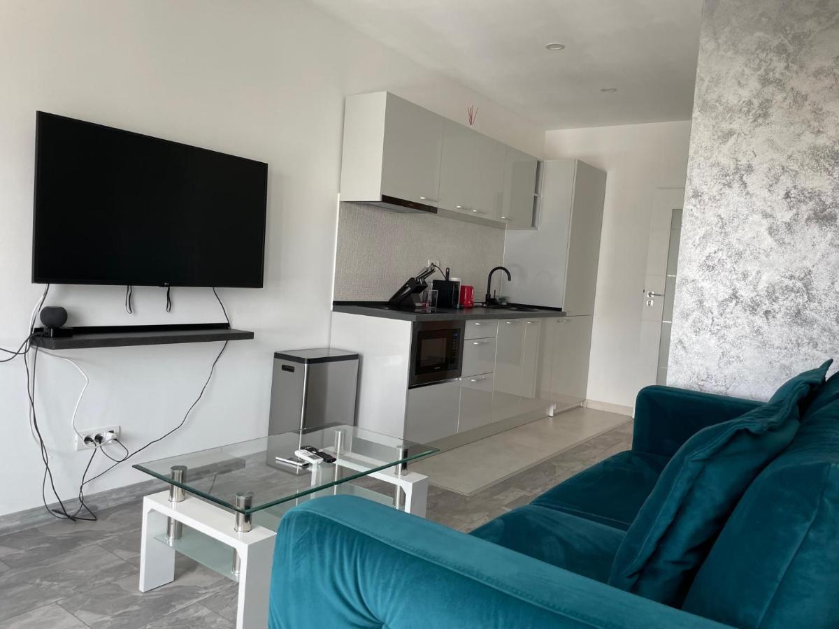 Cozy 2-Room Penthouse Lakeview W14 Bucarest Esterno foto