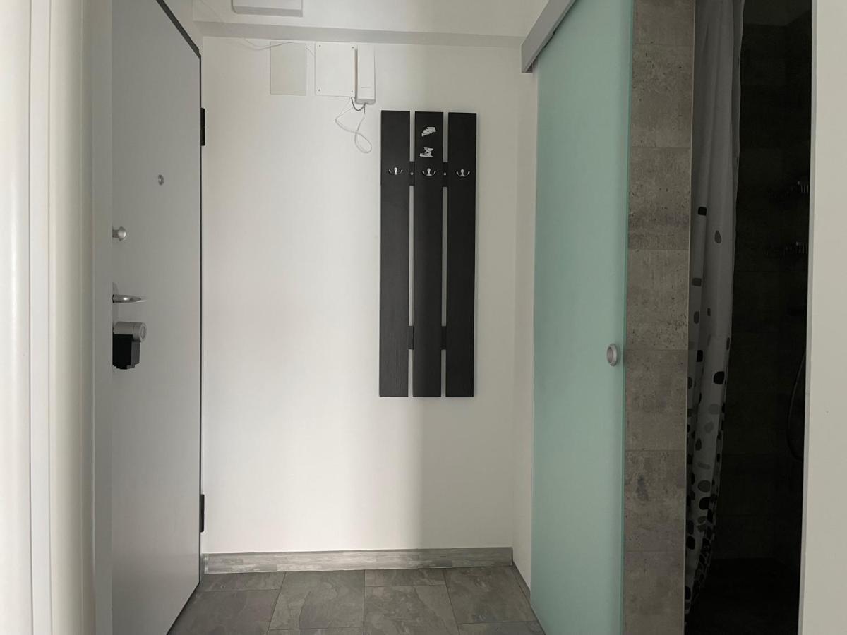 Cozy 2-Room Penthouse Lakeview W14 Bucarest Esterno foto