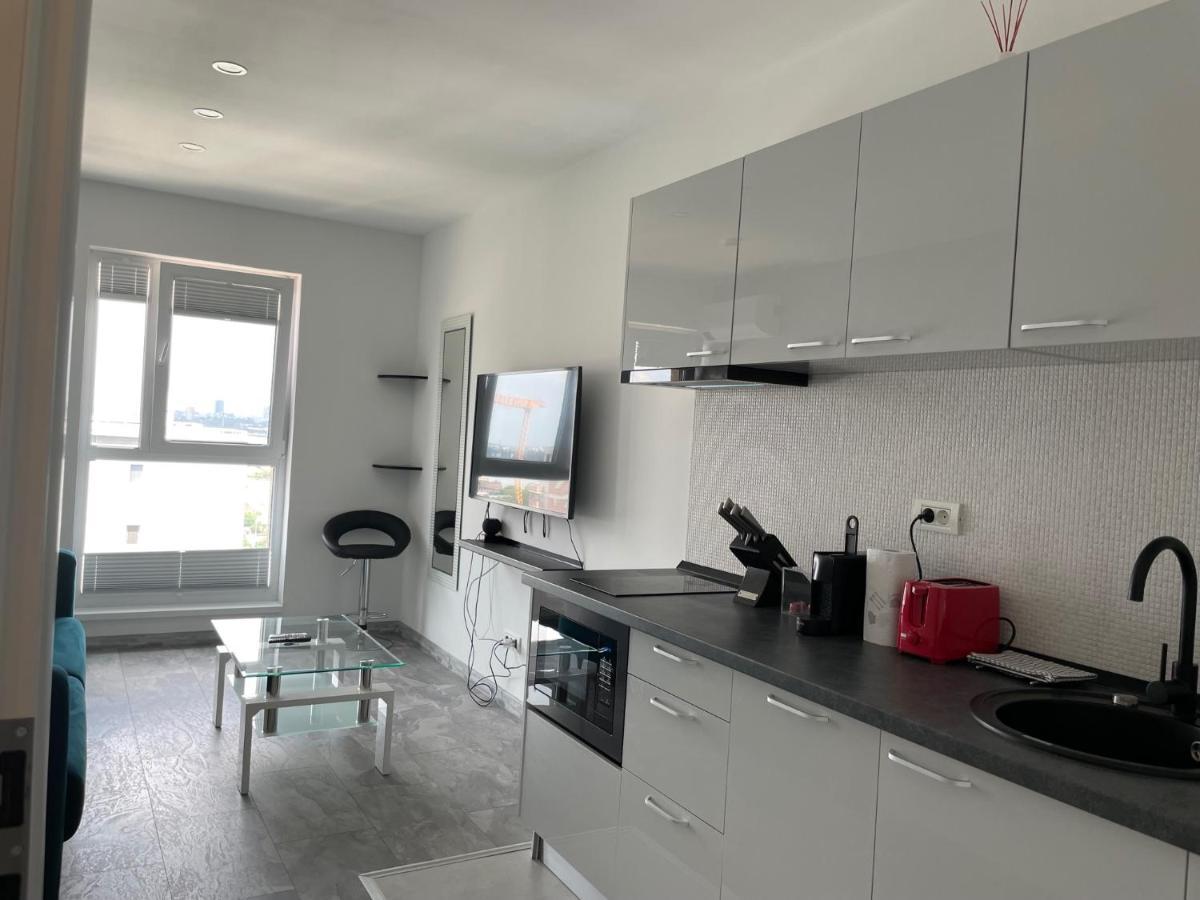 Cozy 2-Room Penthouse Lakeview W14 Bucarest Esterno foto