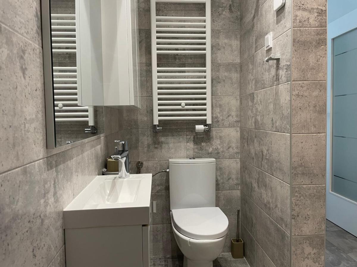 Cozy 2-Room Penthouse Lakeview W14 Bucarest Esterno foto