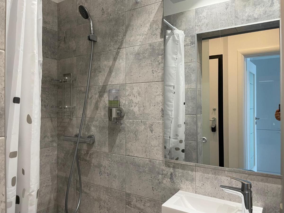 Cozy 2-Room Penthouse Lakeview W14 Bucarest Esterno foto